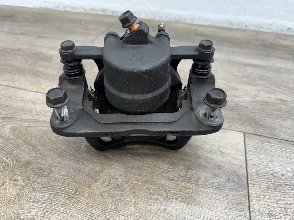 Pinza de freno de disco delantera derecha para Toyota Avalon 1998-2004 1997-2001 Lexus ES300 Foto 4 de 4