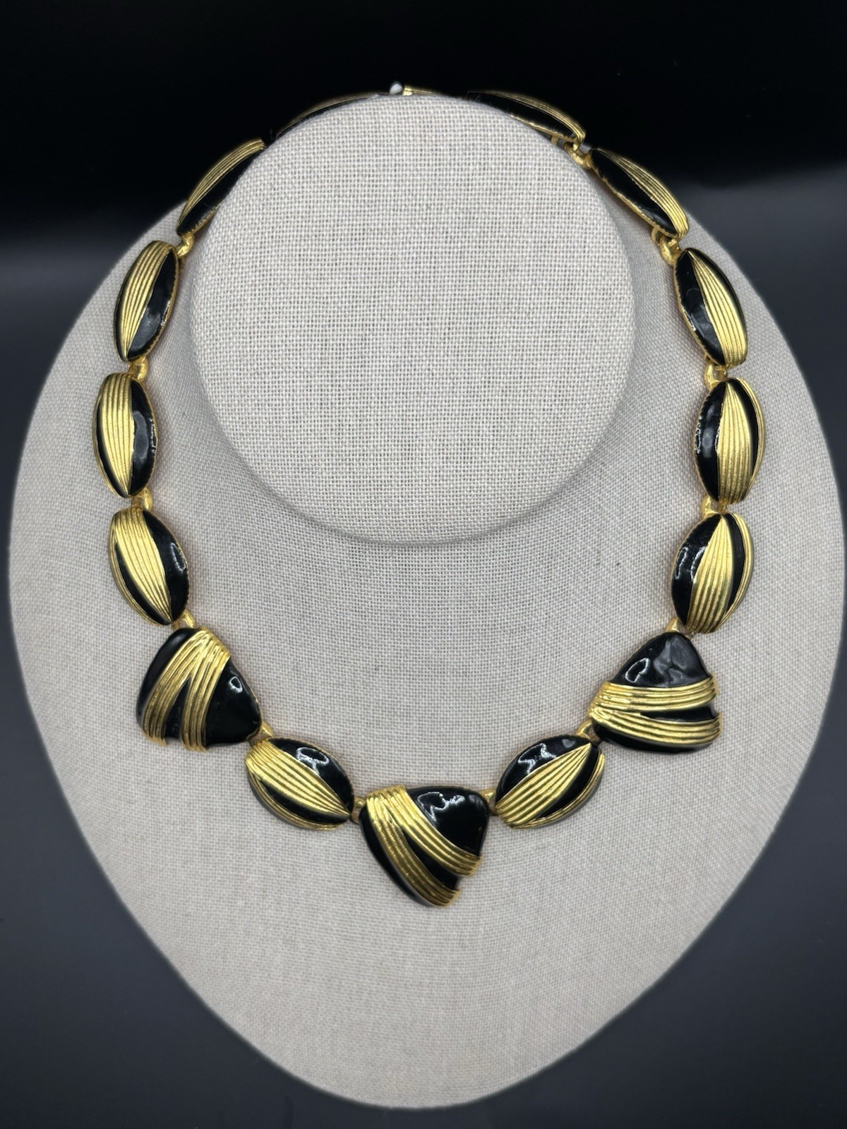 Vintage Unsigned Blk/gold Statement Necklace - 15… - image 1