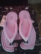 No Boundaries Women  s Puffy Flip Flops Memory Foam Padded Sandal Size 6 New