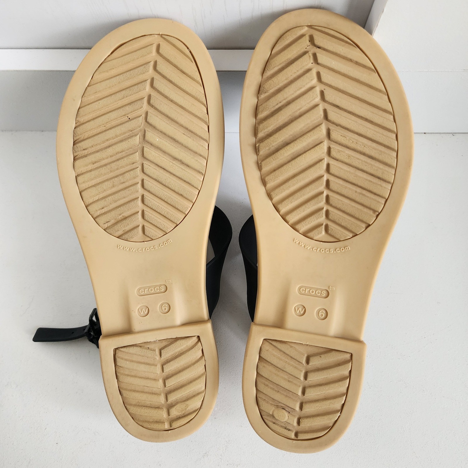 Crocs Tulum Strappy Sandals Black Tan Womens Size 6 Flat Slingback 206107-00W image 9
