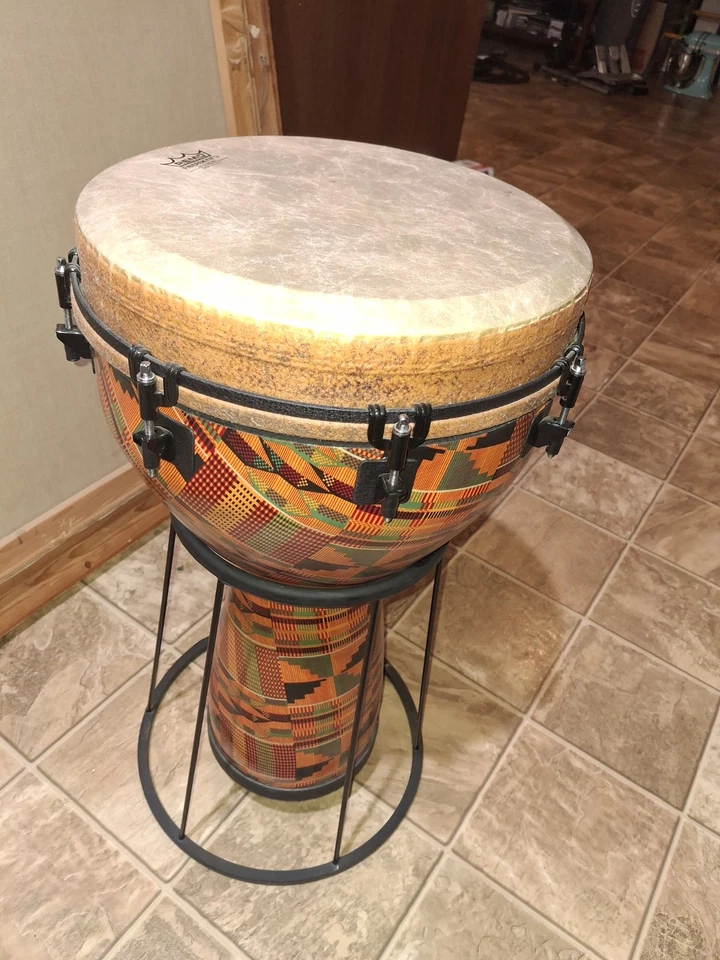 Remo Mondo Designer Series Key-Tuned Djembe Kintekloth 12 x 24 pulgadas Foto 4 de 4