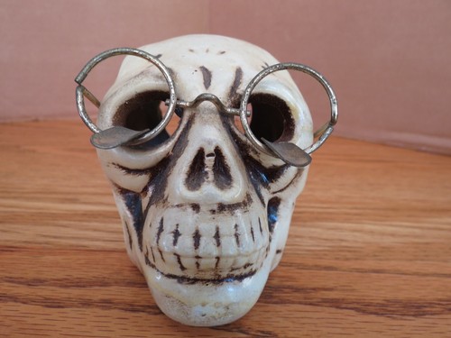 Vintage Ceramic Skull Ashtray Cigarette Holder Glasses - Picture 2 of 11