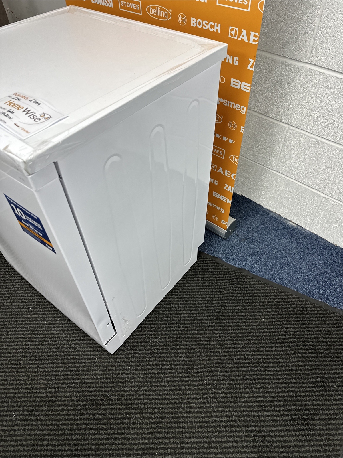 Beko Standard Dishwasher 60CM White BDFN15430W GRADED (DENTED FRONT