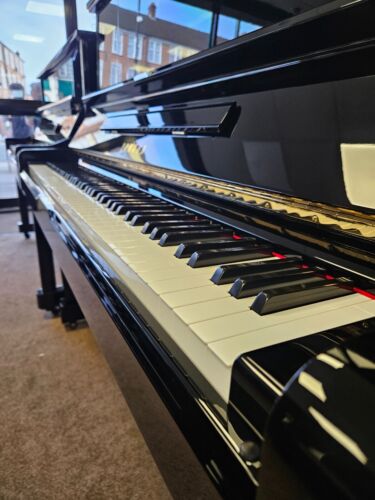 YAMAHA UX3 Upright Piano. Black, Made in Japan 1989. LITTLE & LAMPERT PIANOS. - Picture 5 of 5