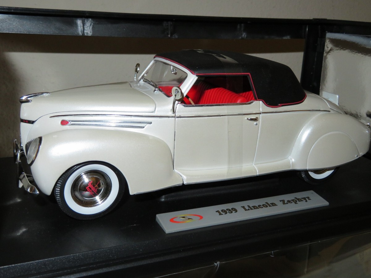 1939 LINCOLN ZEPHYR SIGNATURE 1:18 OPENING DOORS, HOOD TRUNK. HAS