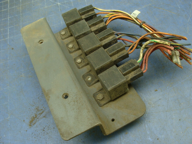 5 BANK BOSCH 0 332 209 150 RELAY PULL FROM ADVANCE CAPTOR 4800