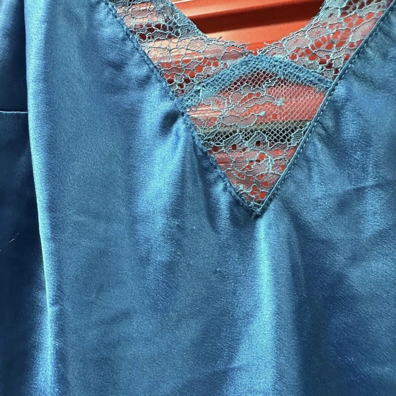 UNDERCOVER Abito Victoria's Secret blu brillante raso orlo pizzo dettagliato slip chemise taglia L