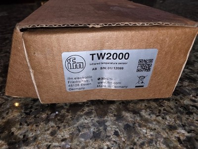 IFM TW2000 Infrared Temperature Sensor TW2000 open box