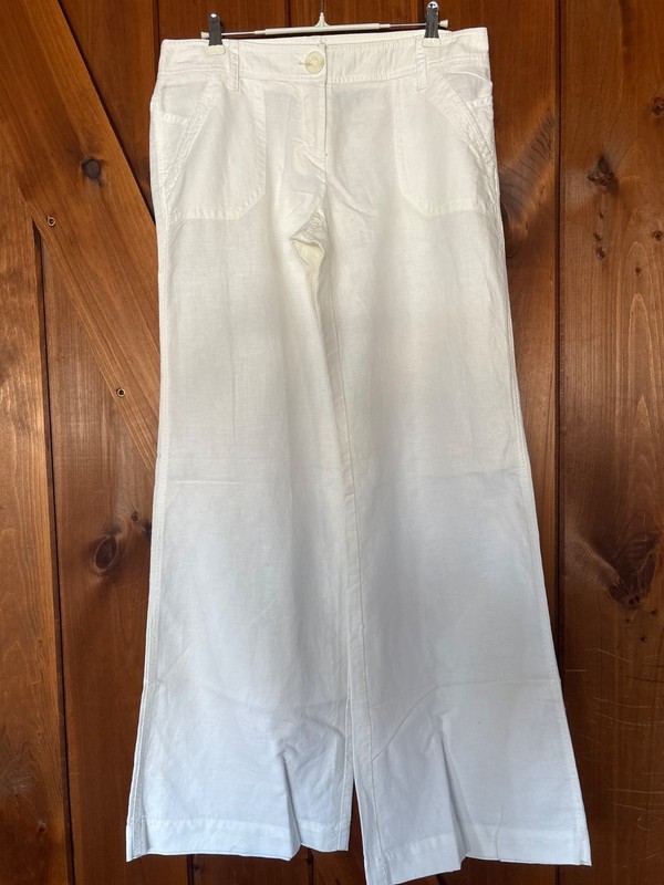 Outback Red  Linen/Cotton Flared Leg Pants in White Size 6   EXL. Cond.