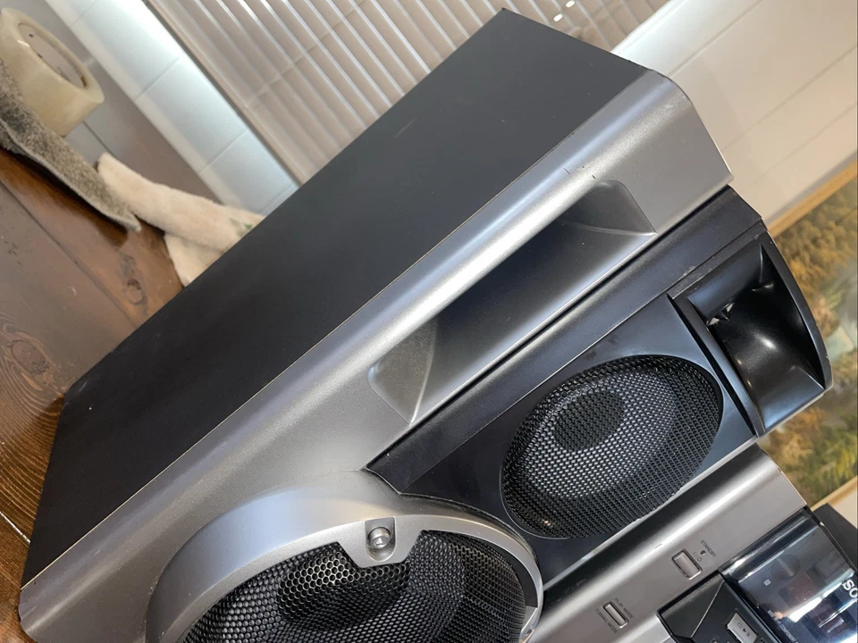 Sony MHC-EC70 Mini HIFI Component Stereo 3-CD Changer Cassette Radio **TESTED** - Image 2 of 4