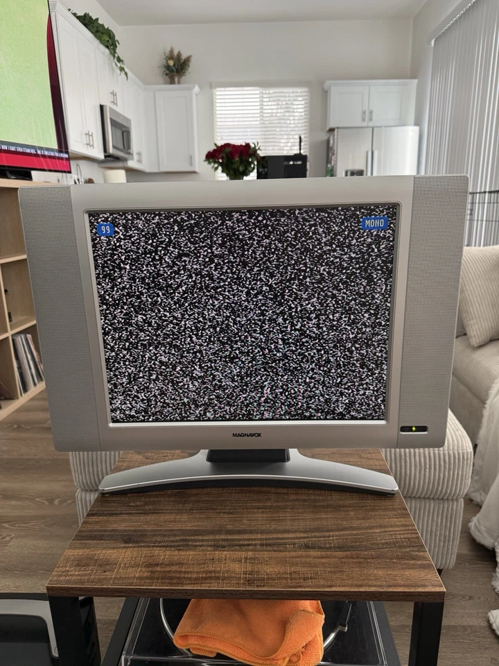 Magnavox 4:3 Retro LCD TV with Remote - 20MF605T/17 - Image 2 of 4