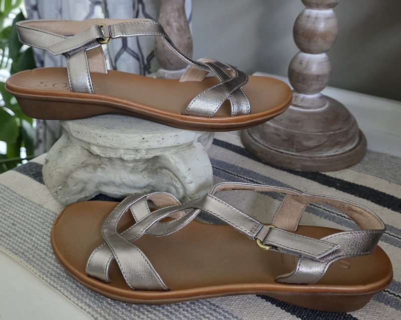Soul Naturalizer Women's Faux Leather Solo Strappy Sandals, Silver  Size 8M