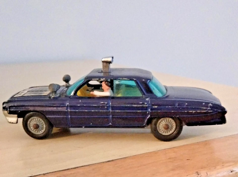 V) MODELLINO OLDSMOBILE SUPER 88 SCERIFF CAR. PRODUZIONE CORGI TOYS. - Immagine 2 di 4