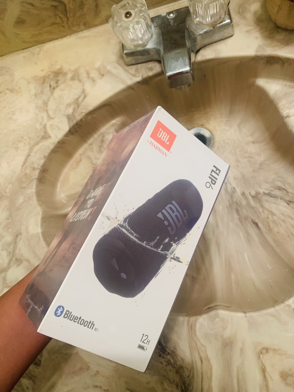 JBL FLIP6 Waterproof Bluetooth Speaker in Black-image