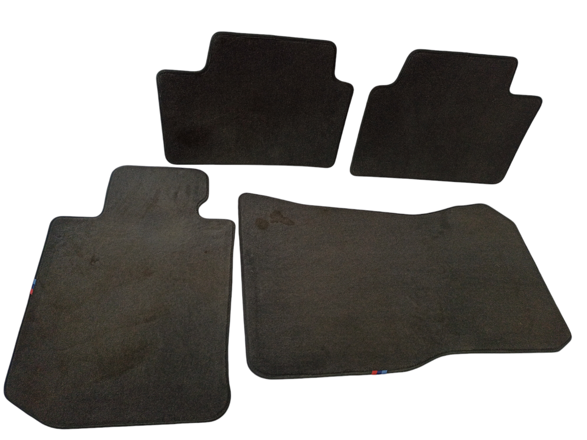BMW OEM M-Set of floor mats (48V M schwarz) 9882000 vin:FL25840