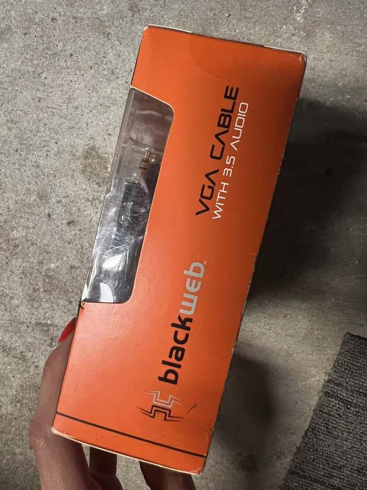 Blackweb VGA Cable With 3.5 Audio 10 FT Connect PC to VGA Compatible Device. - Image 4 of 4