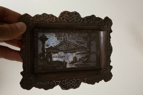 Bronzed Seattle Washington Ashtray (B4D)Souvenir Space Needle Totem Pole Rainier - Picture 4 of 7
