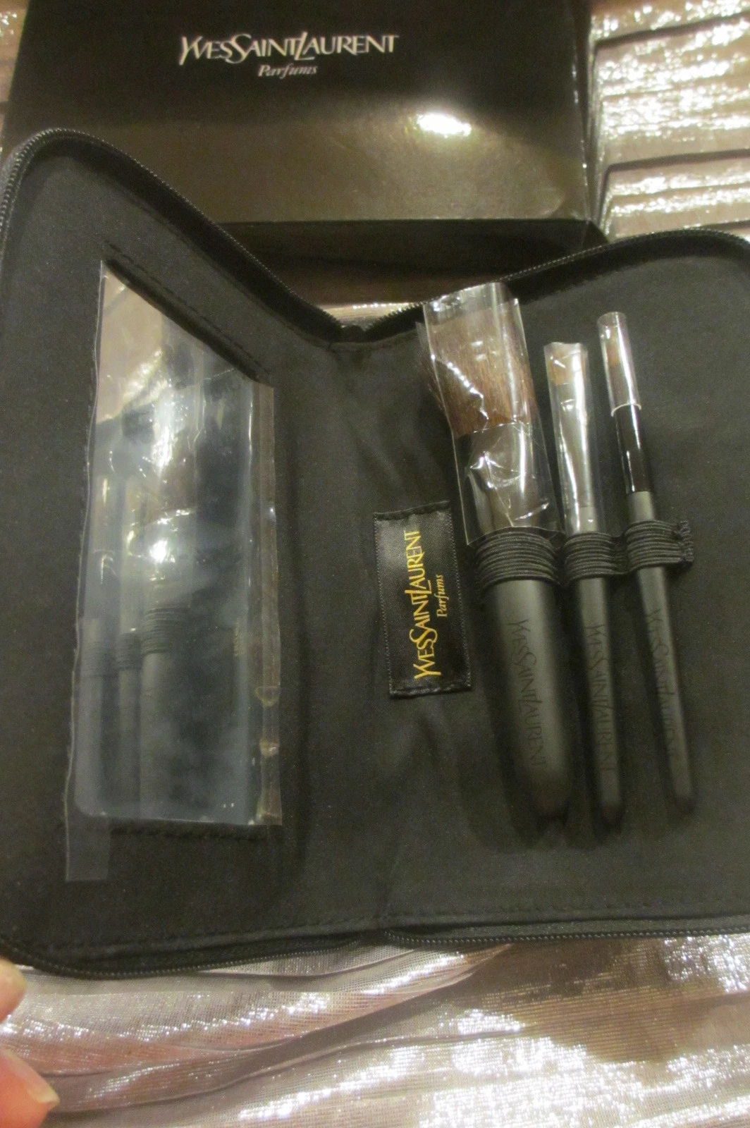 YVES SAINT LAURENT "YSL" make up portable brush KIT -BEAUTIFUL!!!!
