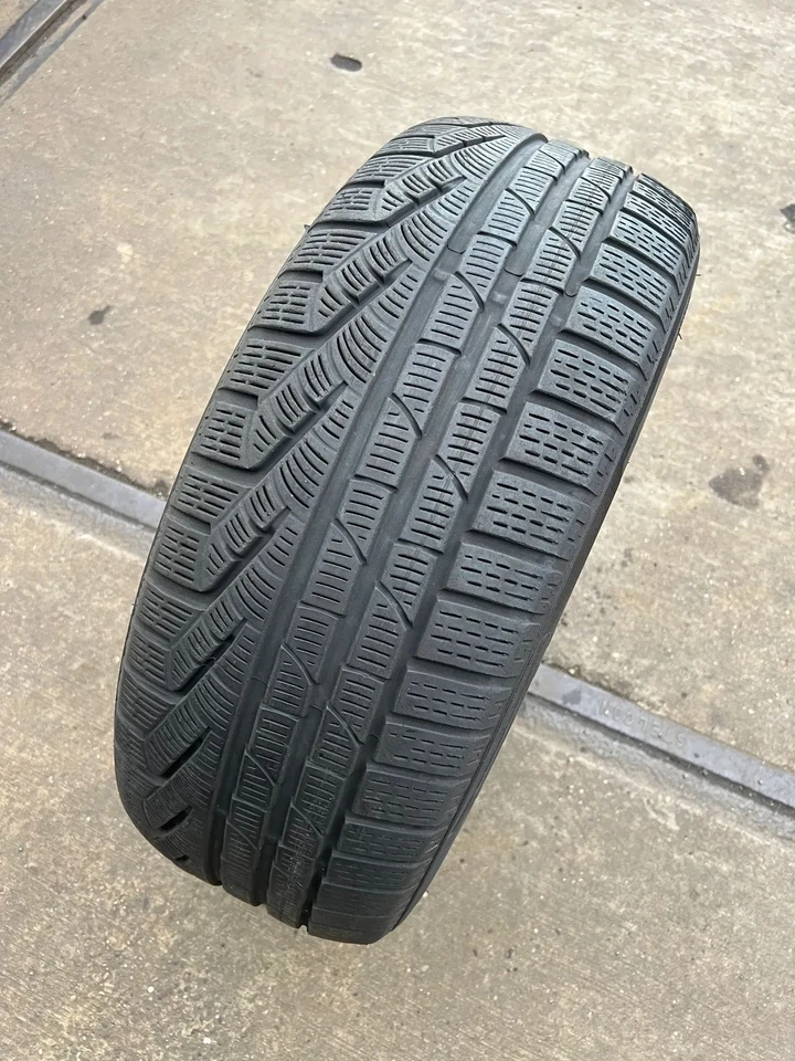 Winterreifen 245/45 R19 102V XL Pirelli Sottozero Winter 240 Serie 2 RFT MOE 6mm - Bild 2 von 2