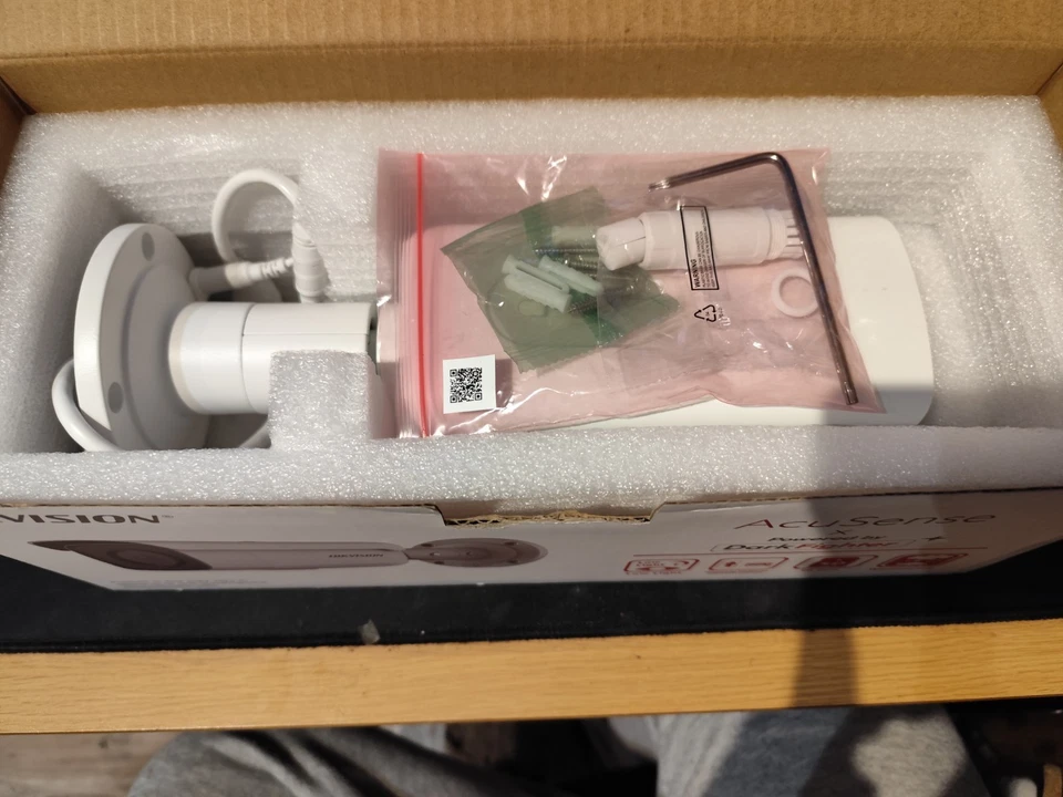 Hikvision DS-2CD2T86G2-2I 4K 8MP 2.8mm DarkFighter Network Camera - Image 2 of 3