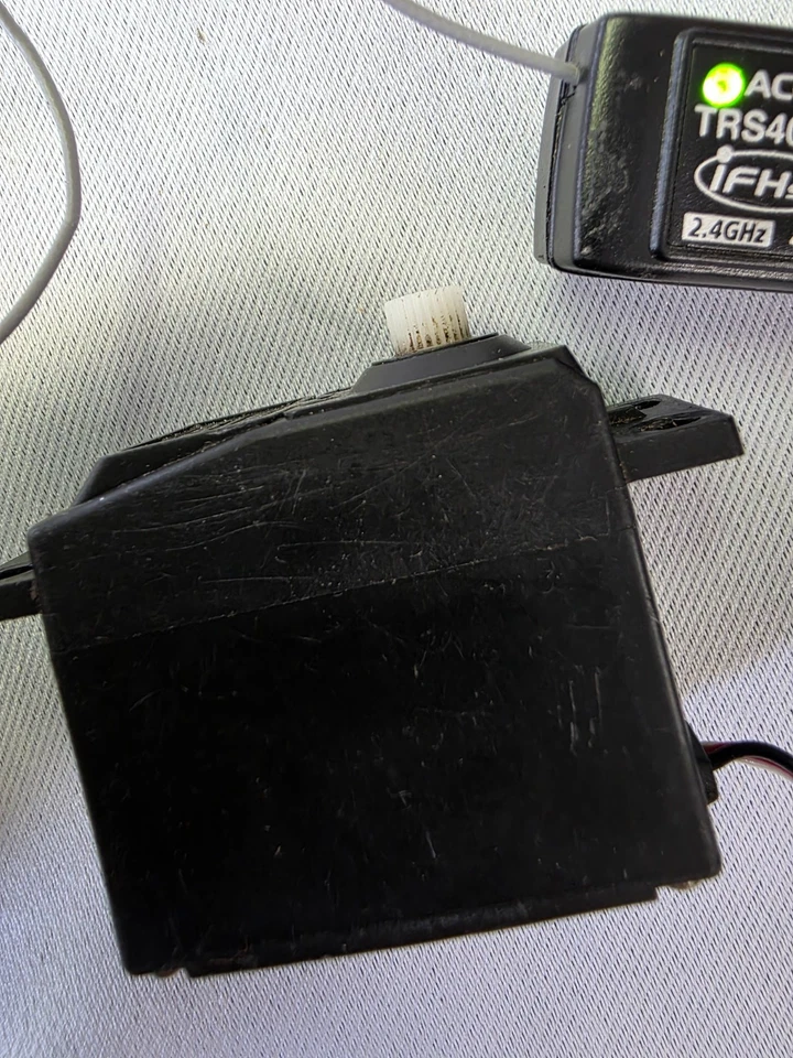 Standard Servo S3003 Futaba RC 1:10/1:8 - Bild 4 von 4