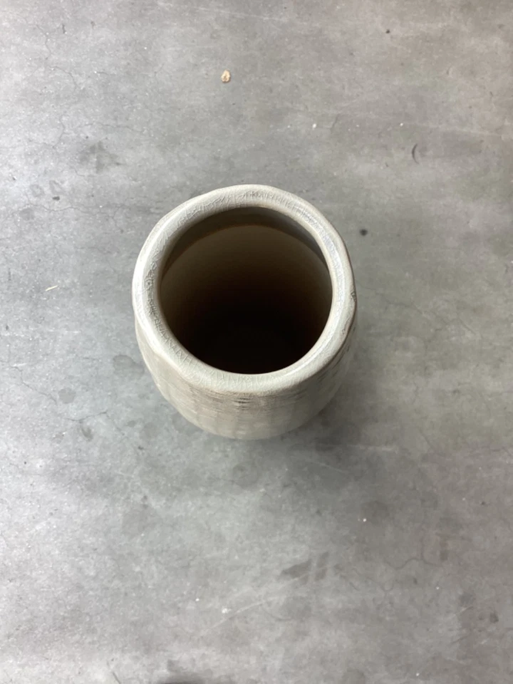 "Jarrones de cerámica texturizados de 22"" de alto en muy buen estado" Foto 4 de 4