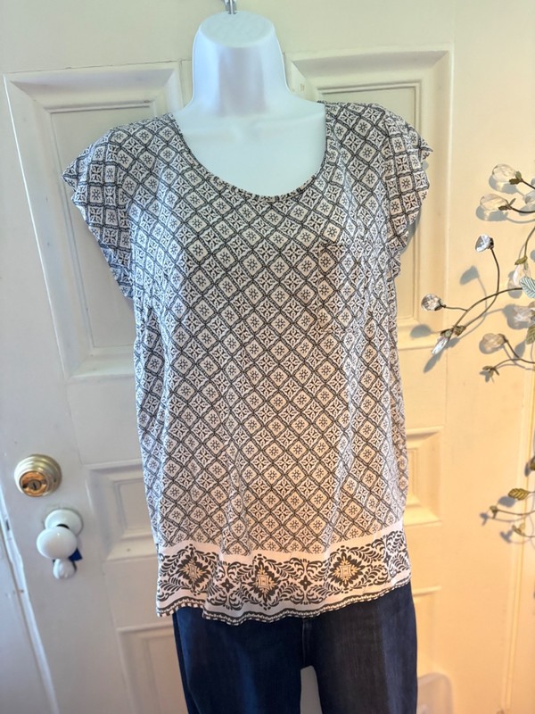 Artisan NY Women’s Med Blue Floral Blouse High Low Hem Patterned hem Lightweight