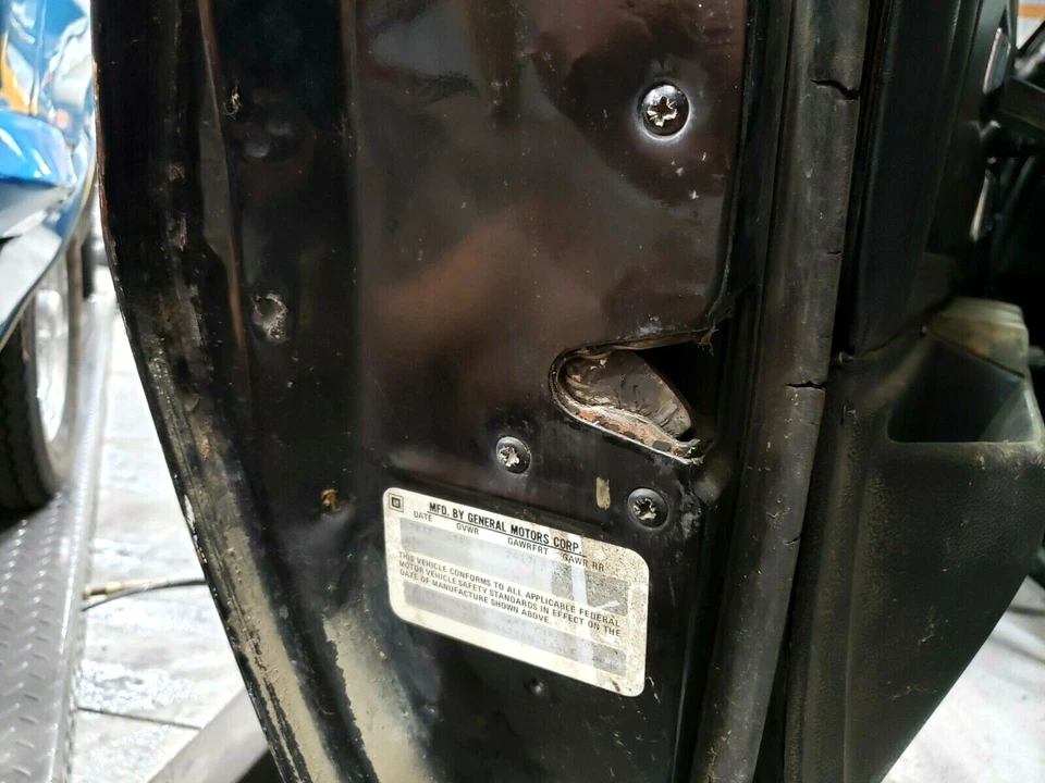 Tornillos de retención de cerradura de pestillo de puerta correctos Trans Am 74-81 GM Camaro Firebird 6p TM Foto 2 de 4