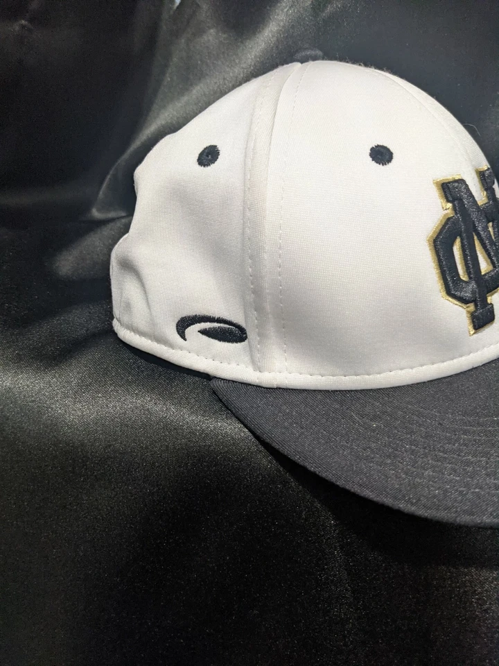 GORRA DE BÉISBOL UNIVERSIDAD DE NOTRE DAME Talla 7 1/4-7 3/8 o Grande Blanca y Negra Foto 2 de 4
