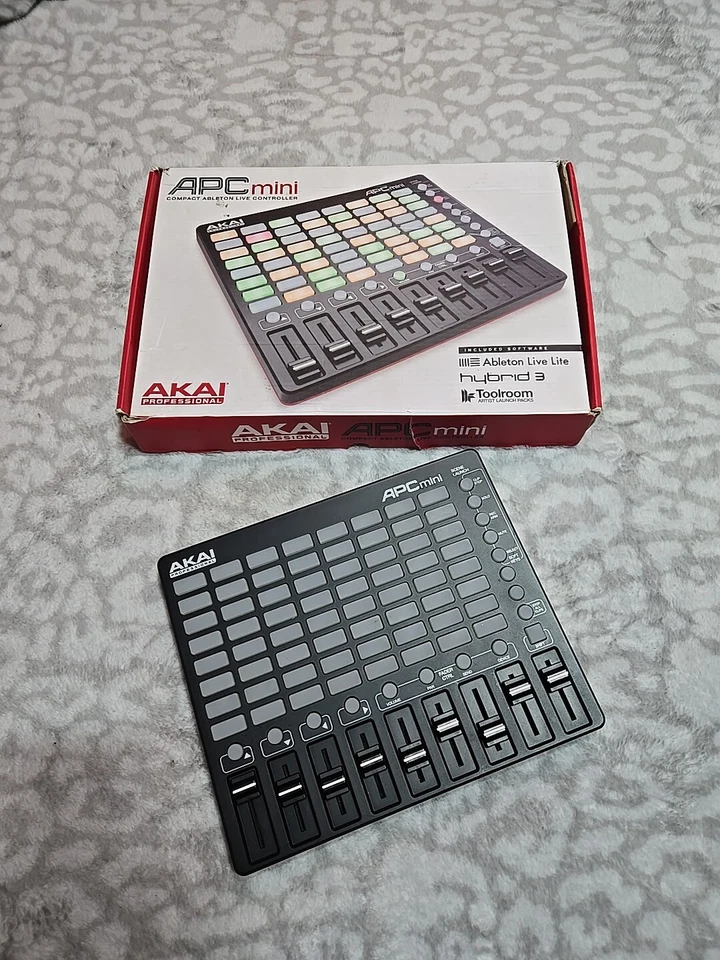 AKAI PROFESSIONAL mini Multifunctional Compact Ableton Live Controller Hybrid 3 - Image 2 of 4