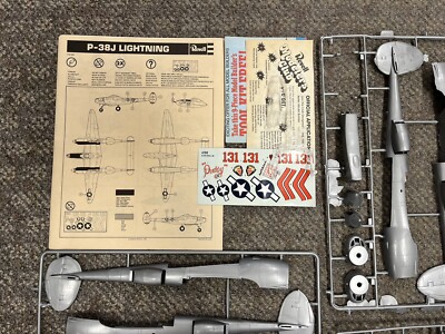 Vintage Revell 1/32 Ww2 Lockheed P-38 Lightning Bomber Model Kit