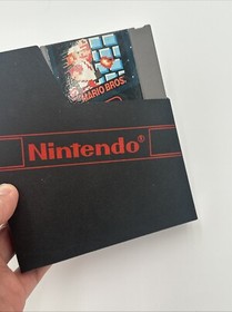 Juego y estuche Super Mario Bros. / Duck Hunt (Nintendo NES, 1985) 