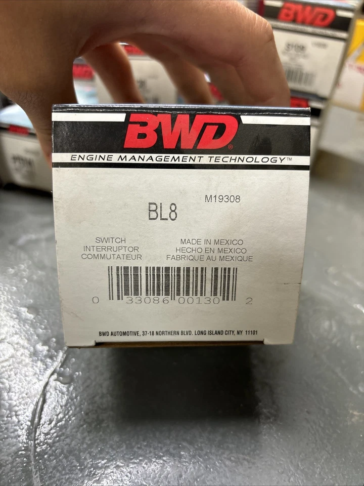 Interruptor de control del soplador de climatización BWD BL8, modelos Ford/Lincoln/Mercury 75-98 seleccionados Foto 2 de 4