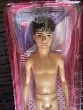 Barbie Ken Fashionistas HBV24 n.184 bambola Mattel 2021 Petite Body