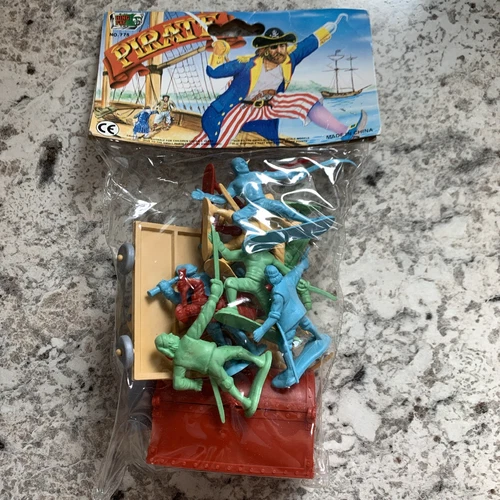 Vintage HING FAT PIRATES Plastic Rare No. 775 10pc Pirates Cannon Treasure Chest
