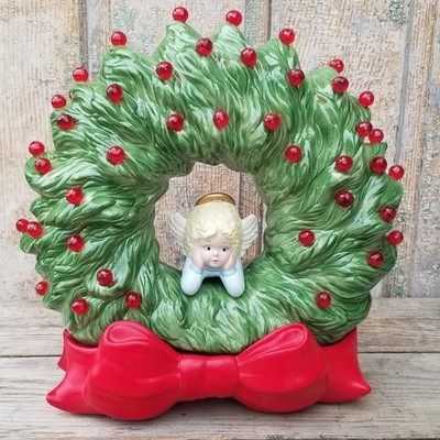 Vtg Ceramic Light Up Christmas Wreath w/Angel Large Red Berry Lights & Bow Base 
