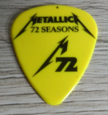 METALLICA Plektrum Guitar Pick M72 World Tour 2026 Logo Yellow Small 72 Seasons*