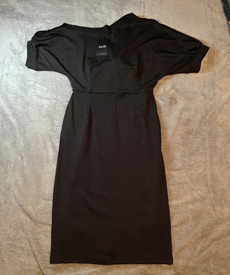 Women's Lilyln Black Dress Size Large one shoulder off the Shoulder