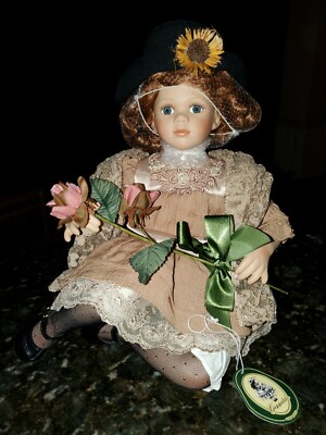 GEPPEDDO PORCELAIN COLLECTOR SERIES DOLL
