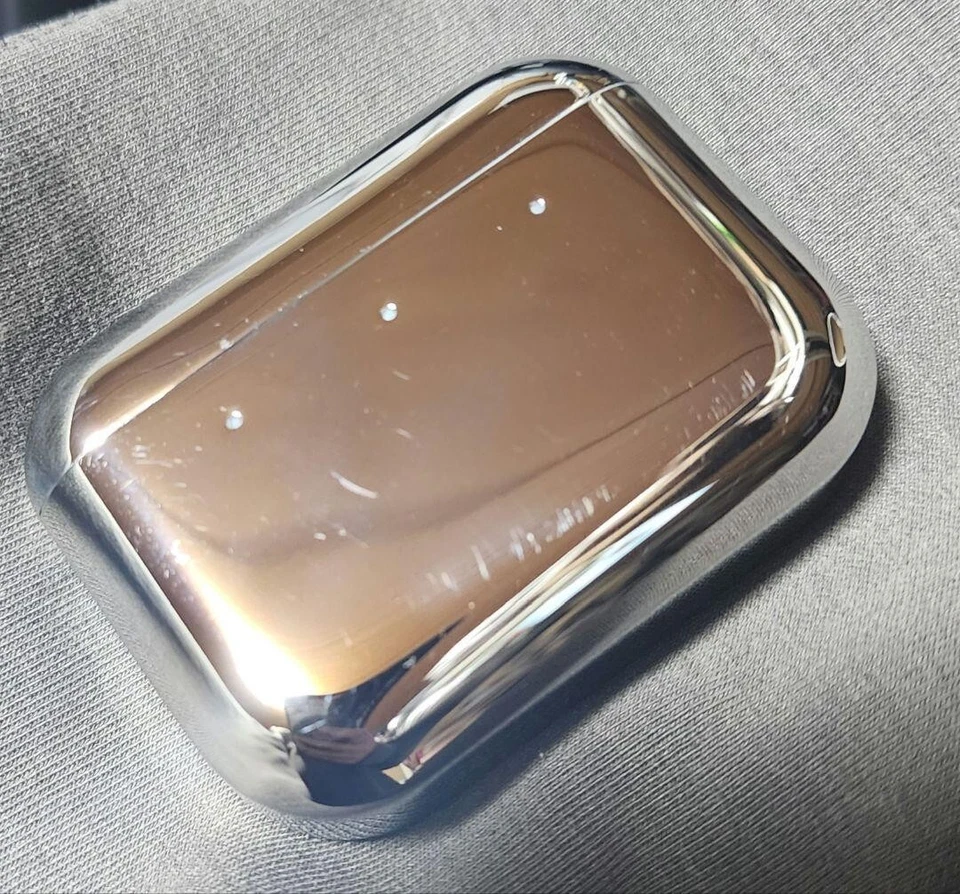 Master & Dynamic MW08 Active Noise-Cancelling True Wireless Earphones Working - Image 2 of 3