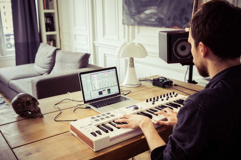 Arturia Keylab 49 Essential - Midi DAW Controller Keyboard 49 Tasten - NEU & OVP - Bild 2 von 4