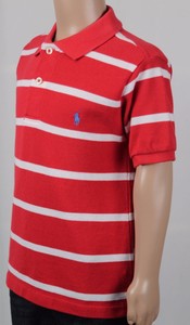 camisa roja con rayas blancas