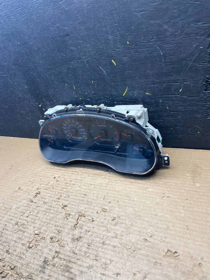 Оригинальный спидометр кластерный для Ford Mustang 2001–2004 годов выпуска s8980 DG - Изображение 2 из 4