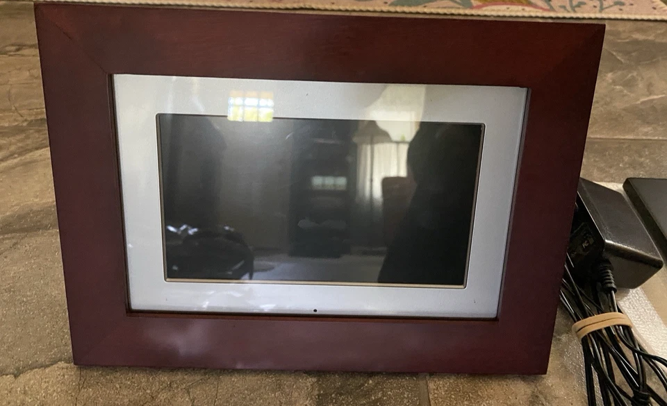 Pandigital 7" Digital Photo Picture Frames in Brown or Black PC REQUIRED! - Image 4 of 4