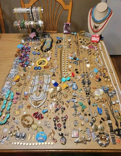 Antique Vintage Estate Exquisite Costume Jewelry Lot Gold Vibrant Some Signed