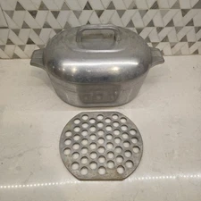 Vintage Magnalite 4263 Wagner Ware Sidney -O- 4qt Oval Roasterette w/Lid Trivet