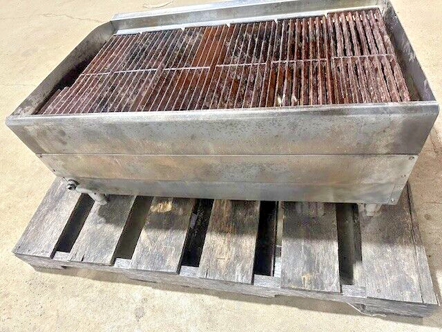 Cooking Performance Group 36" Natural Gas Radiant Countertop Charbroiler Grill