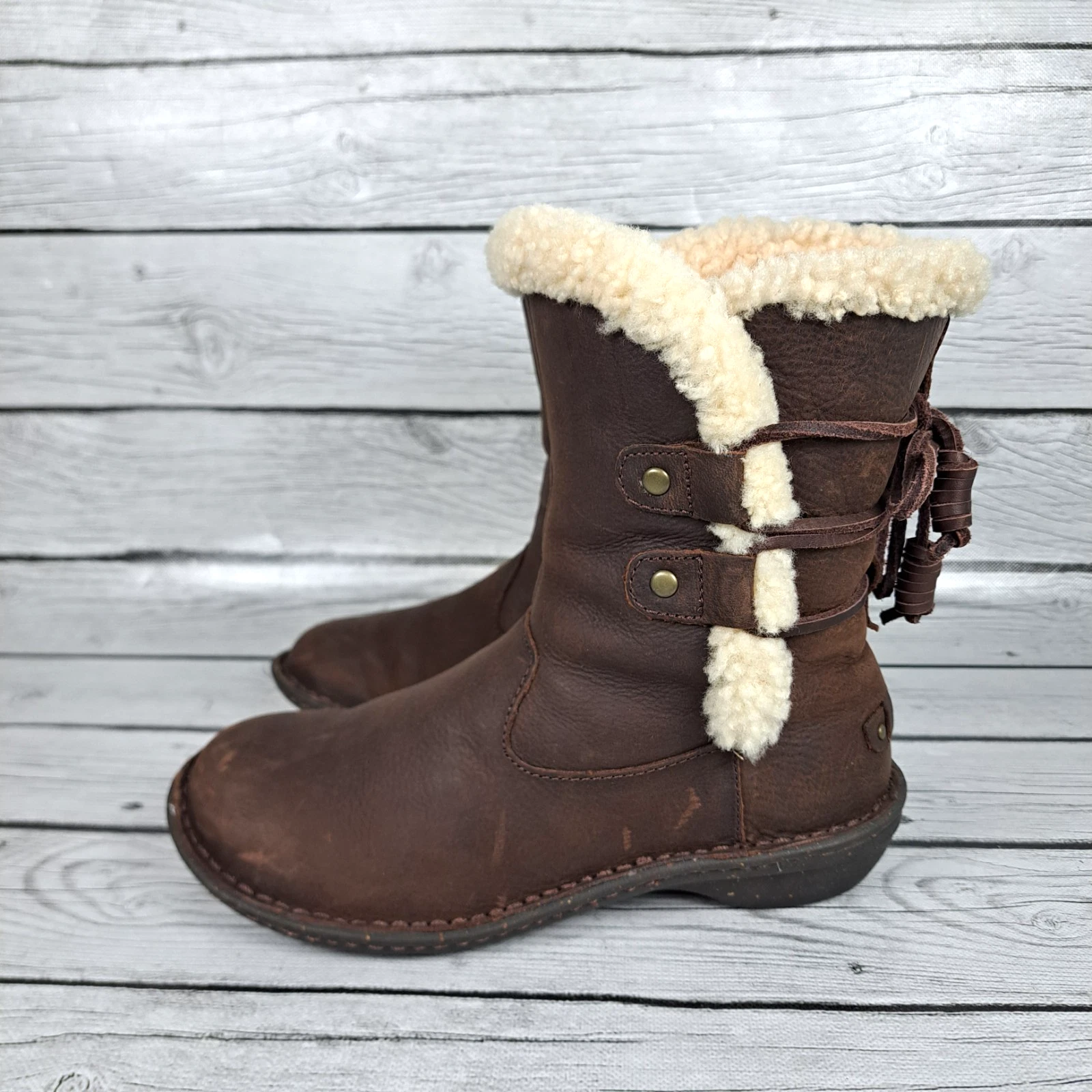 Stivali UGG Akadia donna taglia 6 marrone beige con cinturino