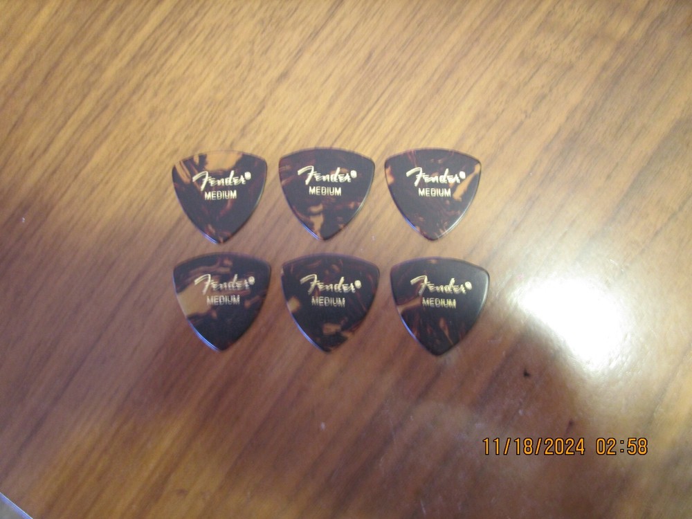 6 Pack Fender 346 Shell Medium Gauge Guitar Picks #684