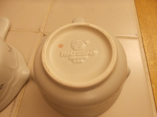 Pfaltzgraff "Heirloom" Covered Butter Dish + 2 Butter Sauce Warmers - Picture 11 of 12